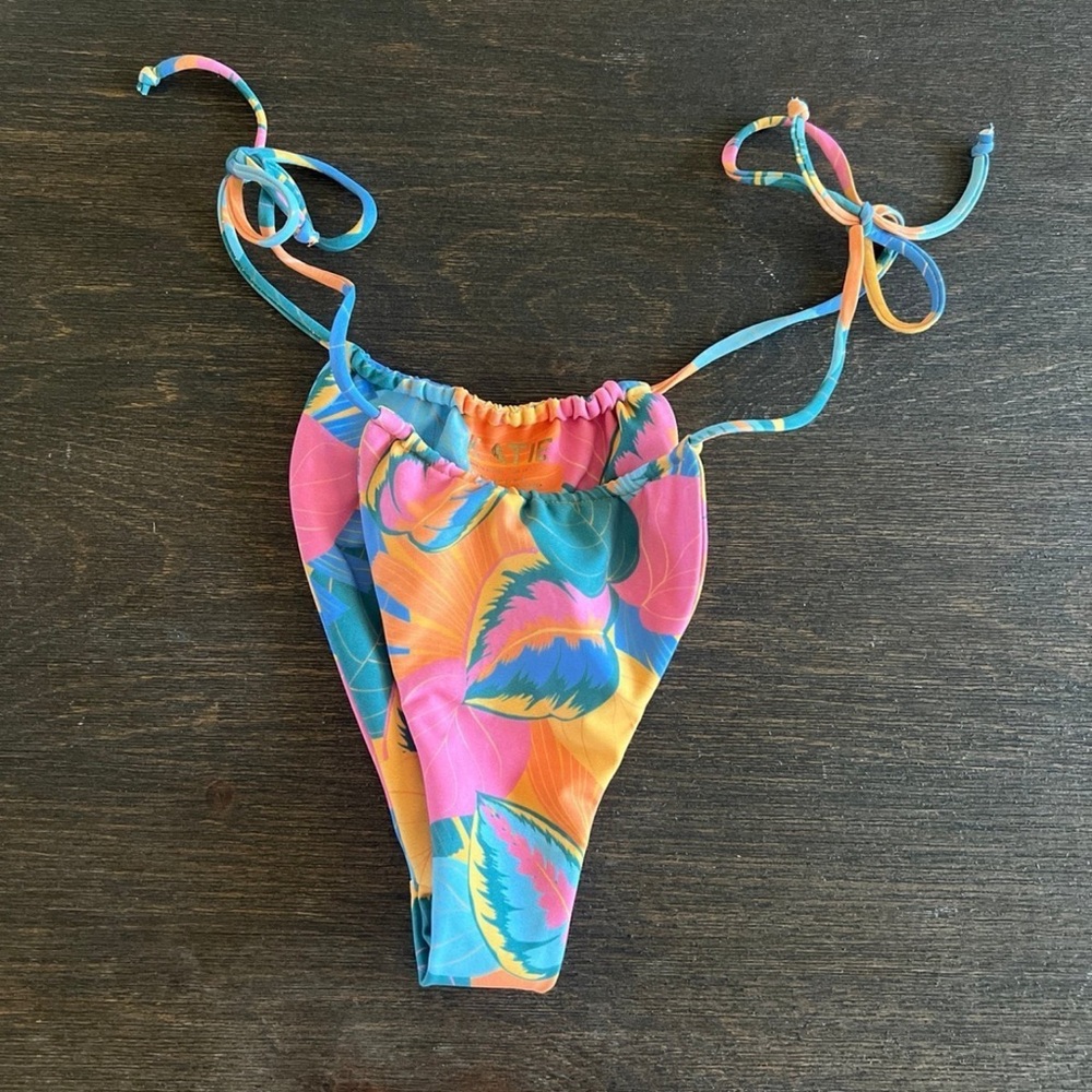 Skatie Kristen Bottom